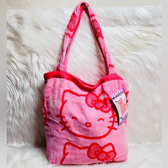 Hello‎ Kitty Towel in a Tote